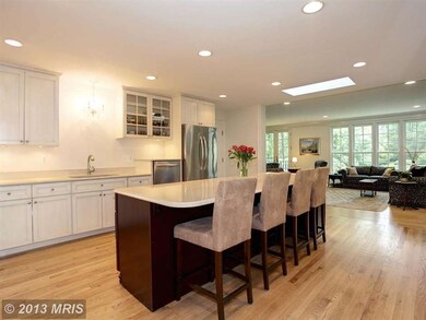 10641 Rock Run Dr, Potomac, MD 20854 - photo 4