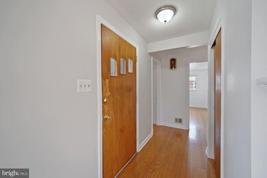 5863 Glen Forest Dr, Falls Church, VA 22041 - photo 4