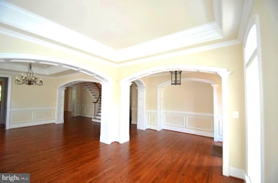 2158 Royal Lodge Dr, Falls Church, VA 22043 - photo 3