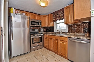 85 Reed St unit 4, Warwick, RI 02886 - photo 3