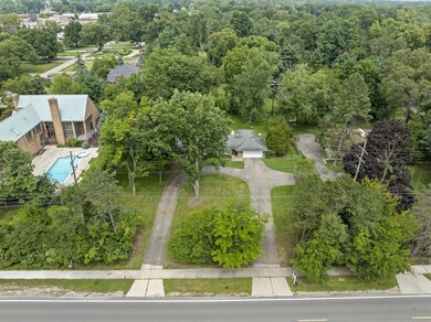 21540 W 14 Mile Rd, Bloomfield Hills, MI 48301 - photo 2