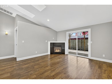 5118 NE Jarrett St, Portland, OR 97218 - photo 4