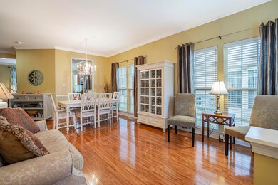 10 Coral Living dining