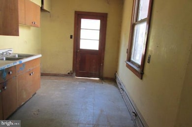 904 E Chestnut St, Shamokin, PA 17872 - photo 6