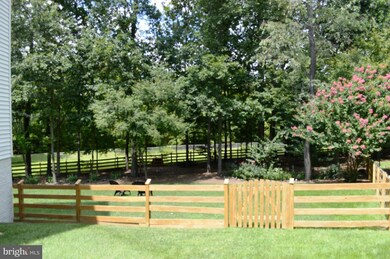 9939 Bagpipe Ct, Bristow, VA 20136 - photo 4