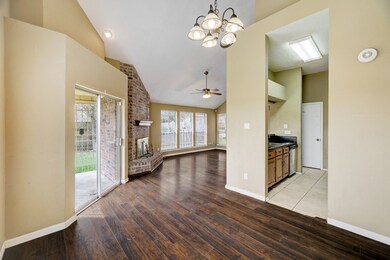 8802 Scenic Green Dr, Houston, TX 77088 - photo 3