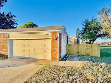 925 Swan Lake Ct, Edmond, OK 73003 - photo 3