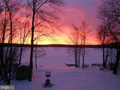 11 Mohican Trail, Tobyhanna Township, PA 18347 - photo 2