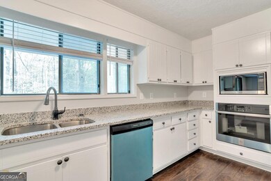 3721 Chiltern Ct, Lithonia, GA 30038 - photo 7