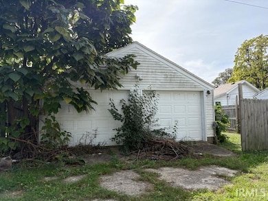 2116 W 11th St, Muncie, IN 47302 - photo 5