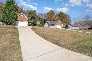 315 Tamarack Dr, Matthews, NC 28104 - photo 2