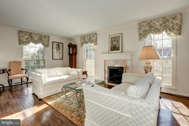 1318 Round Oak Ct, McLean, VA 22101 - photo 3