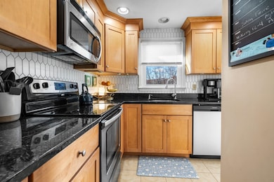 50 Edward J Roy Dr unit 10, Manchester, NH 03104 - photo 5