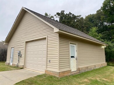 321 Memorial Dr, Wake Village, TX 75501 - photo 4