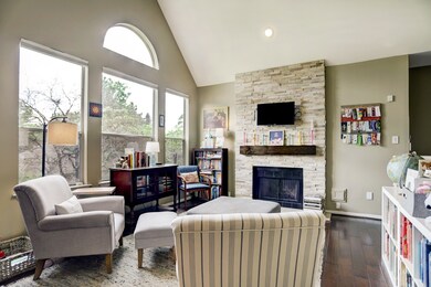 735 Arlington St unit 4, Houston, TX 77007 - photo 2