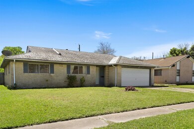 1043 Helms Rd, Houston, TX 77088 - photo 2