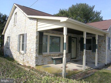 324 Commerce St, Waynesboro, PA 17268 - photo 6