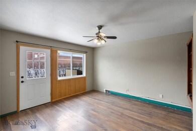 108 S Yellowstone Ave #4- Living Area