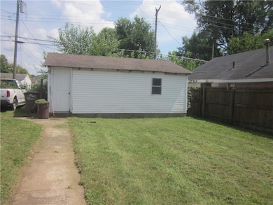 131 N Hughes St, Columbus, IN 47201 - photo 5