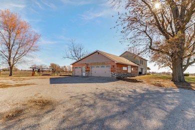 32892 Mcclure Rd, Colfax, IL 61728 - photo 4