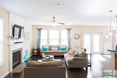 Lovely open floor plan with plenty of space for en