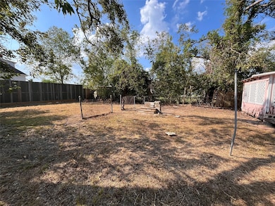 2007 Stevens St, Houston, TX 77026 - photo 4