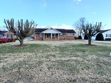 606 Henley St, Manchester, TN 37355 - photo 2