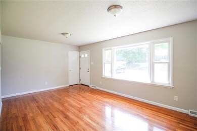 2711 SE 8th Ct, Des Moines, IA 50315 - photo 5