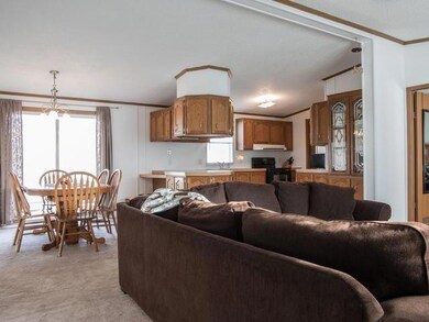 513 W Meadow Ln, Mandan, ND 58554 - photo 4