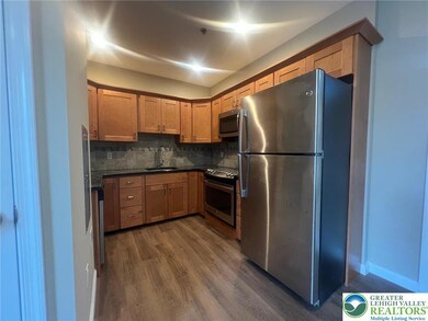 677 Broad St unit C, Emmaus, PA 18049 - photo 4