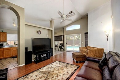 223 W Caroline Ln, Chandler, AZ 85225 - photo 2