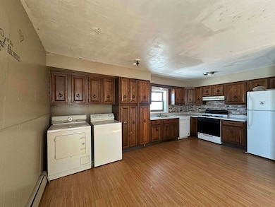 203 N Iowa St, Calmar, IA 52132 - photo 7