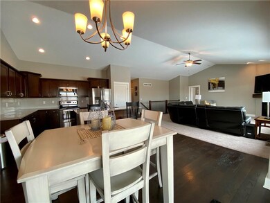 9701 Marnewood Dr, Johnston, IA 50131 - photo 3