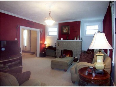 Living Room. Light & Bright best describes this li