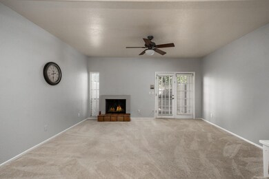 04- Living Room