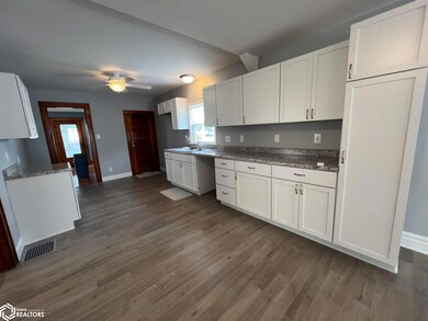 1012 Summer St, Grinnell, IA 50112 - photo 7
