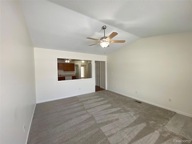 596 Yorkshire Square unit 23, Milan, MI 48160 - photo 5