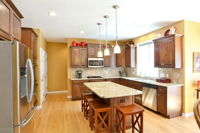 1075 Woodberry Dr, Mountain Top, PA 18707 - photo 3