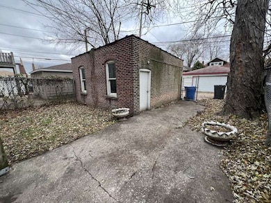 8240 S Clyde Ave, Chicago, IL 60617 - photo 6