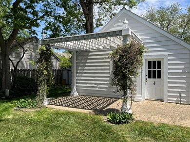 1710 Essex Pergola