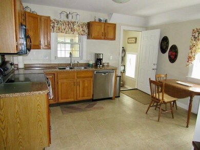 131 Grove St, Conway, NH 03860 - photo 4