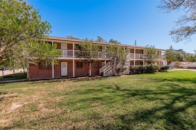 2105 Avenue N unit 8, Huntsville, TX 77340 - photo 2