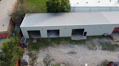 Warehouse with 3 bays