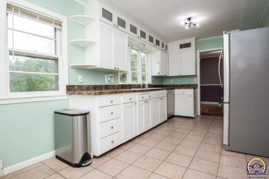 3142 SW 17th St, Topeka, KS 66604 - photo 3