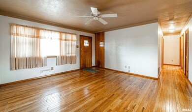 145 Portland Place, Lincoln, IL 62656 - photo 3