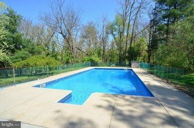 1 Bell Bluff Ct, Gaithersburg, MD 20879 - photo 2