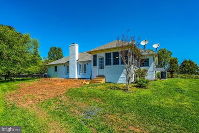 5498 Wilson Rd, Marshall, VA 20115 - photo 3