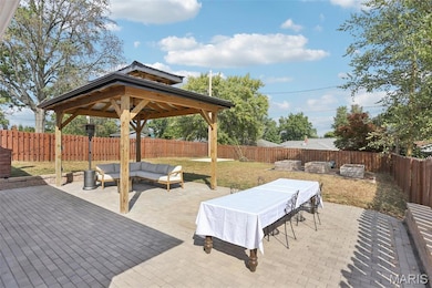 9409 Sequoia Ct, Saint Louis, MO 63123 - photo 2