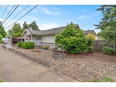 732 N College St, Newberg, OR 97132 - photo 2