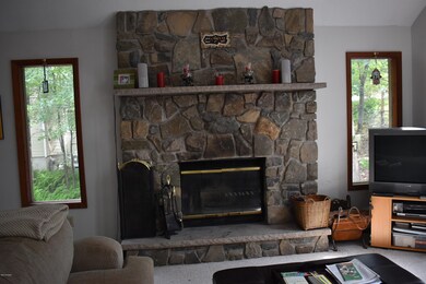 322 Surrey Dr, Hawley, PA 18428 - photo 4